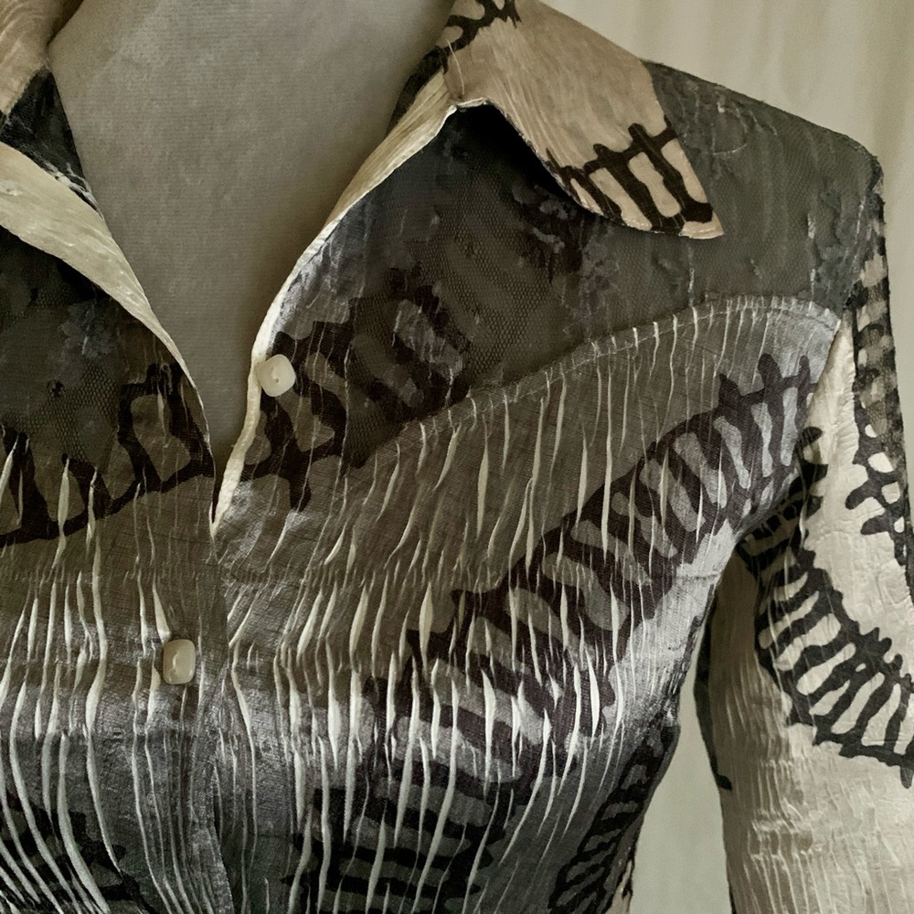 Komarov pleated print top, lace insets, point collar, 3/4 bell sleeve, sz Small - Picture 4 of 8
